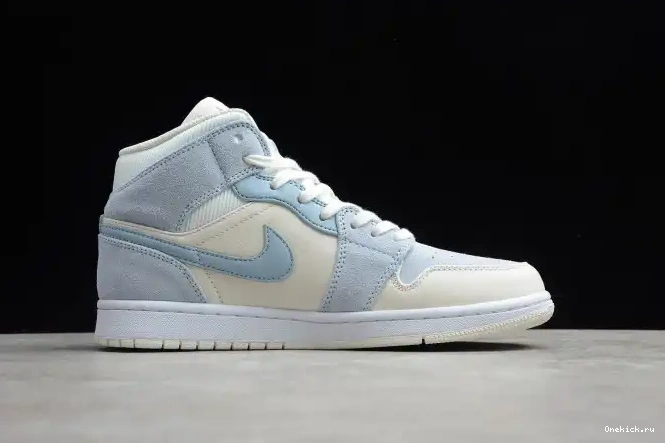 One Kick Textures Mid Mixed DA4666-100 Blue Jordan Air 1 0519